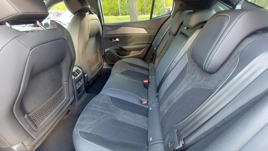 PEUGEOT 408 408 1.2 PureTech mHEV GT Exclusive S&S e-DCS6 Nowy