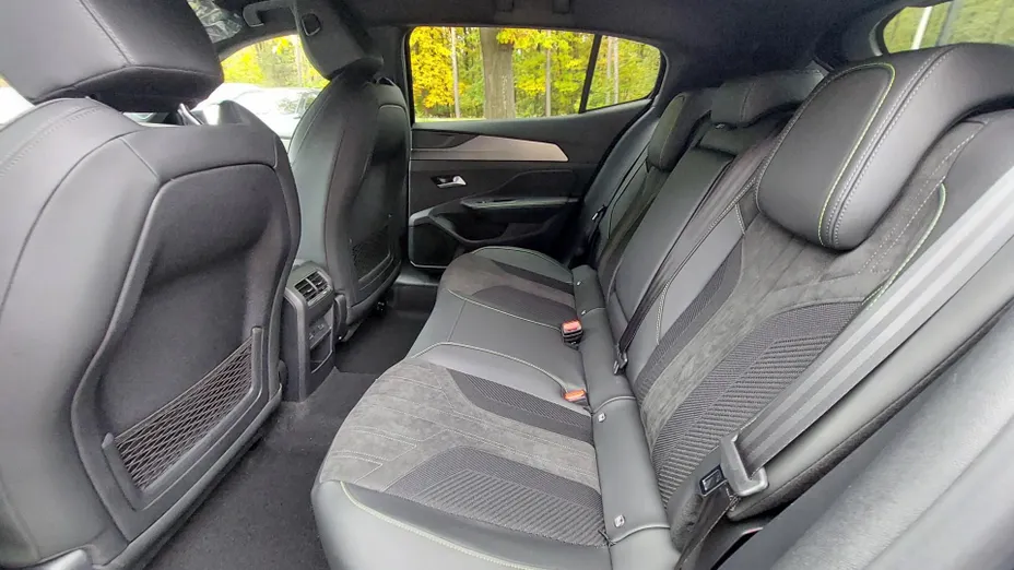 PEUGEOT 408 408 1.2 PureTech mHEV GT S&S e-DCS6 Nowy