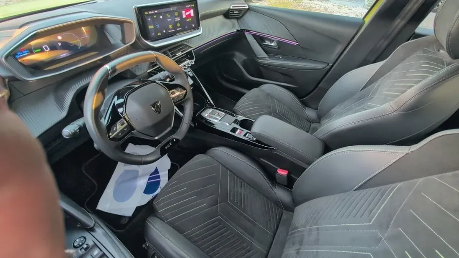 PEUGEOT 208 e-208 54kWh GT