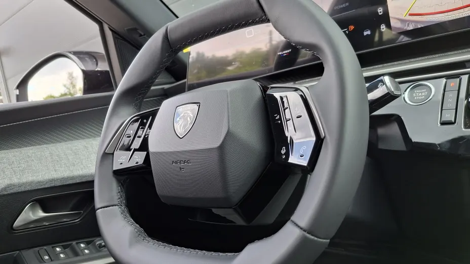 PEUGEOT 3008 3008 1.2 PureTech mHEV Allure e-DCS6 Nowy