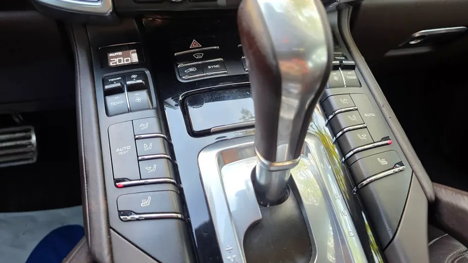 PORSCHE Cayenne -
