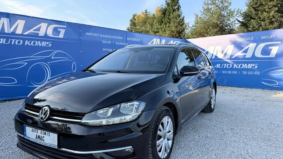 VOLKSWAGEN Golf -