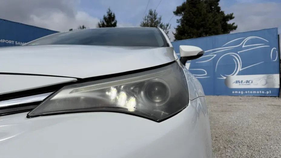 TOYOTA Avensis -