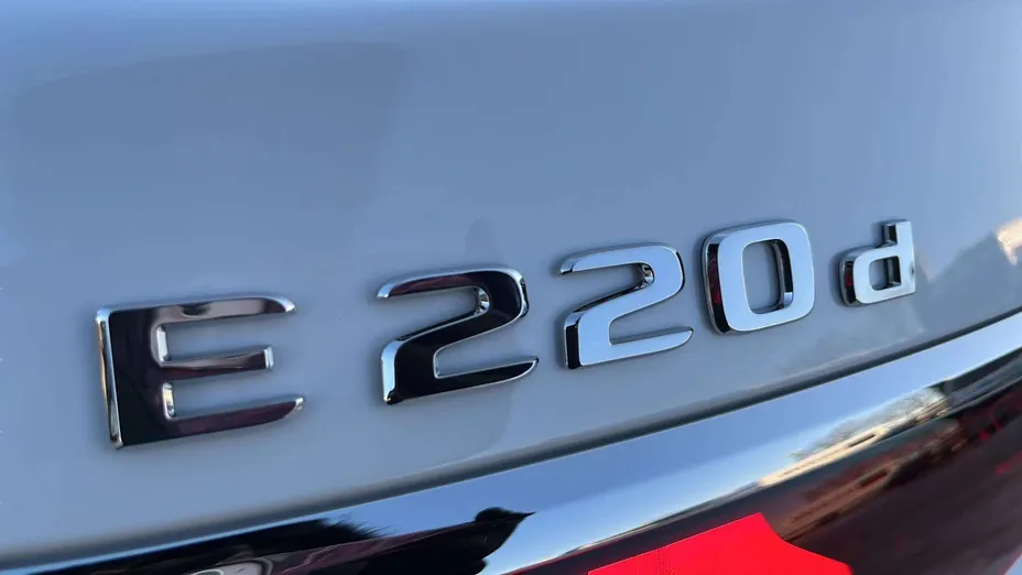 MERCEDES-BENZ E Klasa E 220 d mHEV 4-Matic AMG 9G-Tronic
