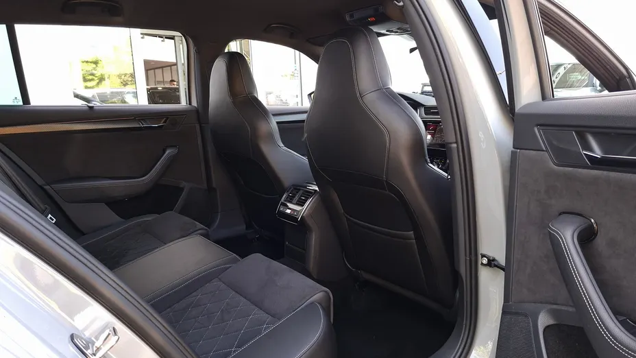 SKODA Superb Superb 2.0 TDI SCR Sportline DSG