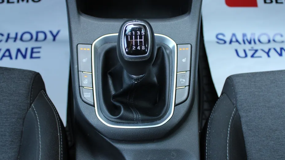 HYUNDAI i30 i30 1.5 T-GDI 48V Smart