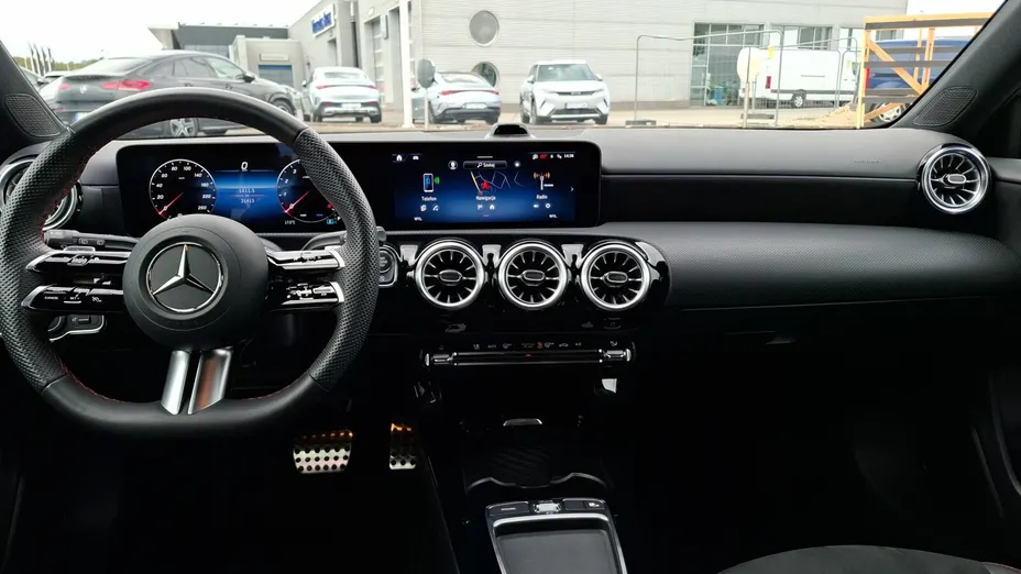 MERCEDES-BENZ A Klasa A 220 4-Matic AMG Line 8G-DCT