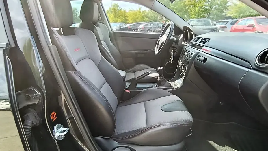 MAZDA 3 -