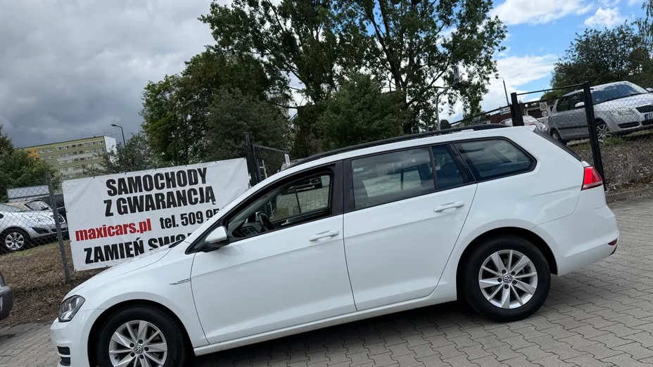 VOLKSWAGEN Golf -