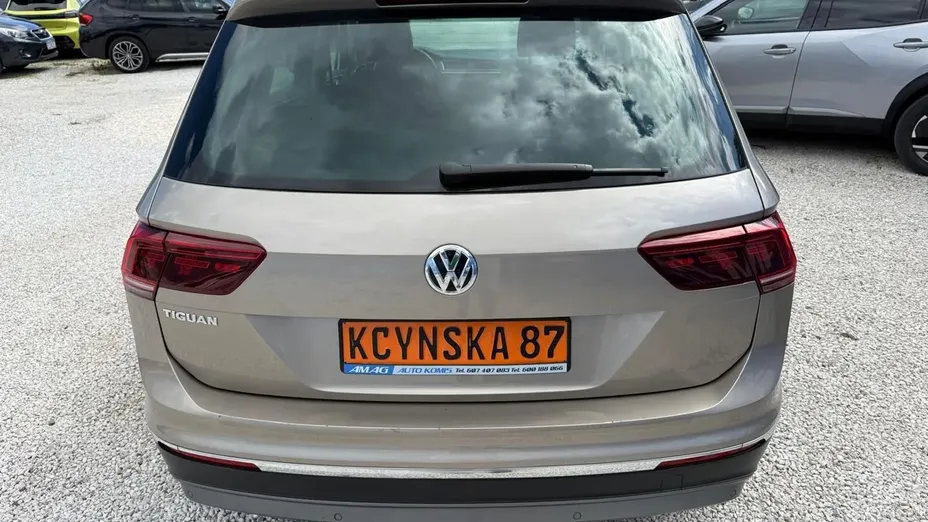 VOLKSWAGEN Tiguan -