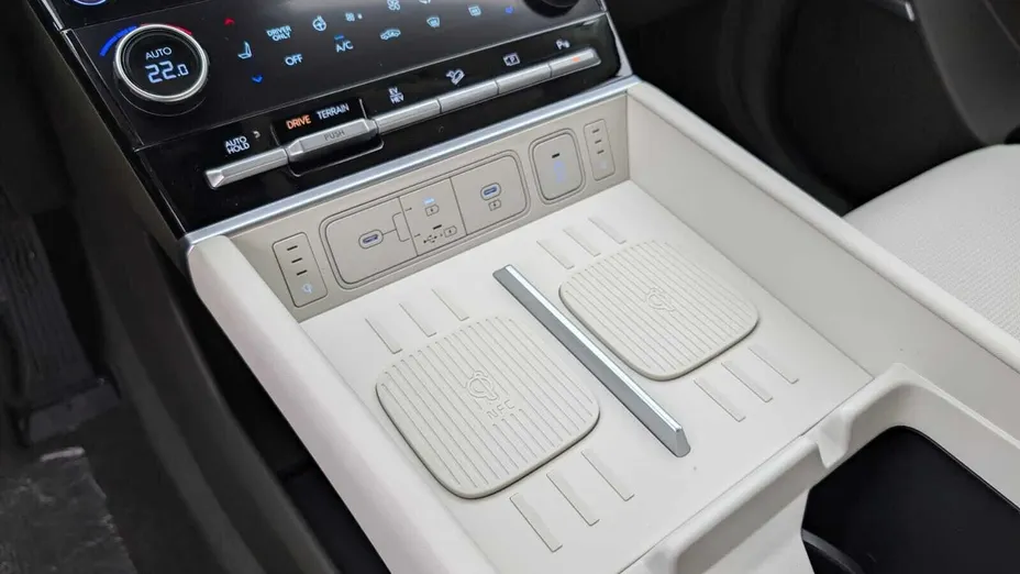 HYUNDAI Santa Fe Santa Fe 1.6 T-GDI HEV Calligraphy 4WD aut 6os. Nowy