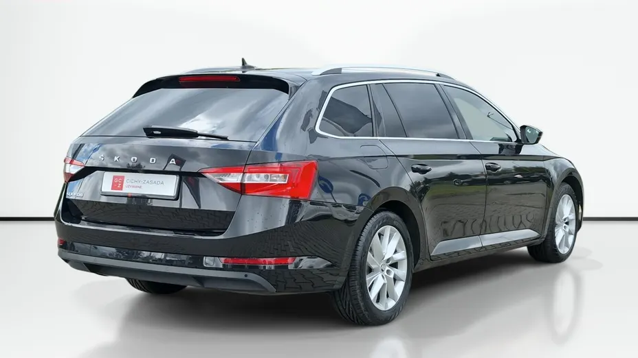 SKODA Superb -