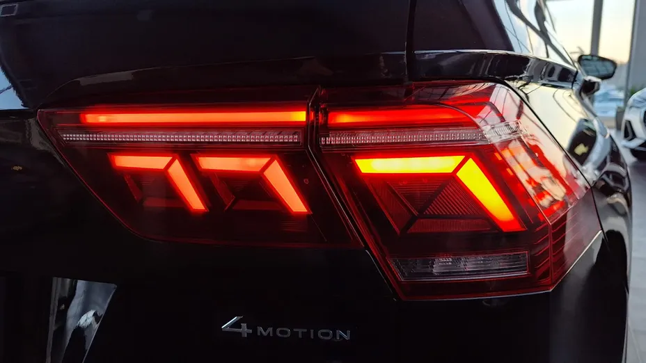 VOLKSWAGEN Tiguan Tiguan 2.0 TSI 4Mot. Elegance DSG