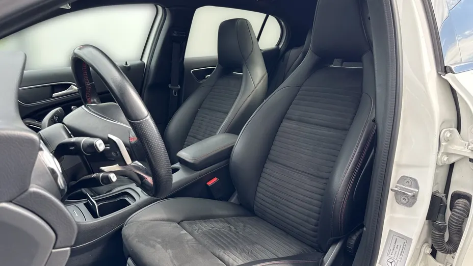 MERCEDES-BENZ GLA GLA 220 4-Matic AMG Line