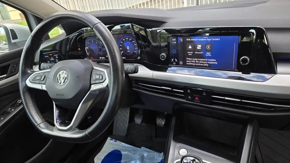 VOLKSWAGEN Golf -