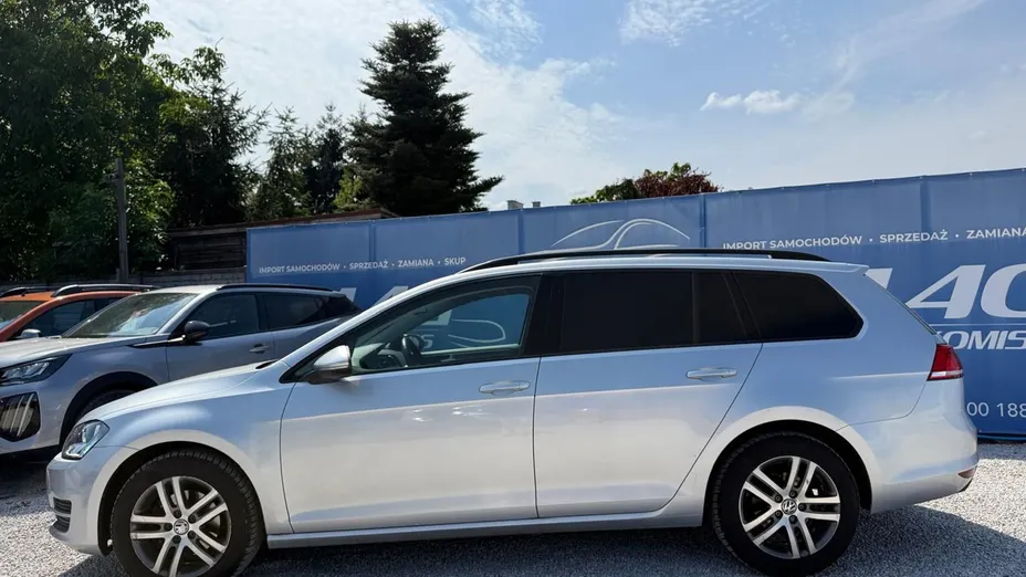 VOLKSWAGEN Golf -