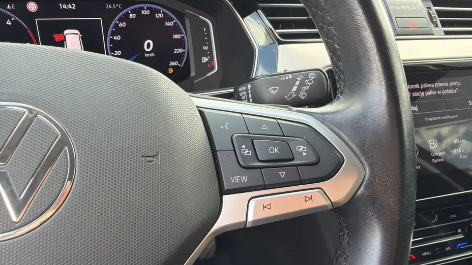 VOLKSWAGEN Passat -