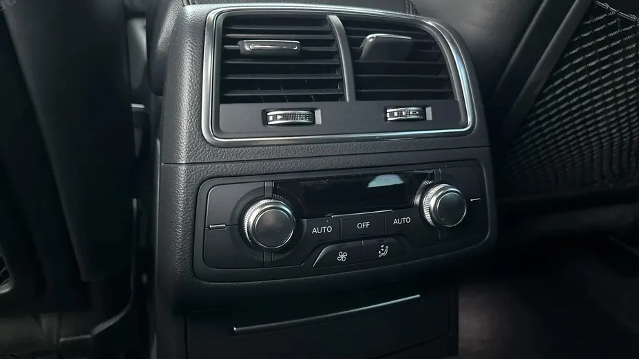 AUDI A6 -