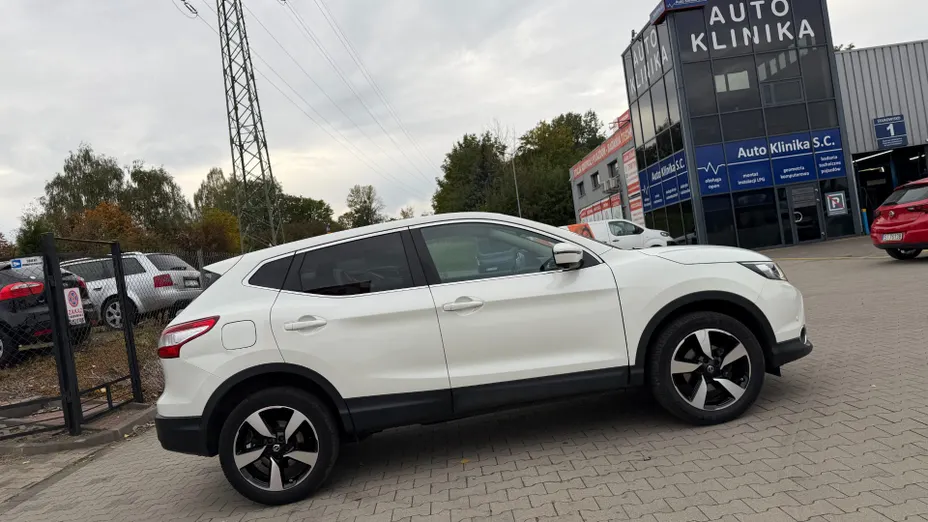 NISSAN Qashqai -
