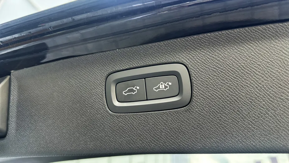 VOLVO XC90 XC90 T8 AWD Plug-In Hybrid Ultra Dark 7os aut