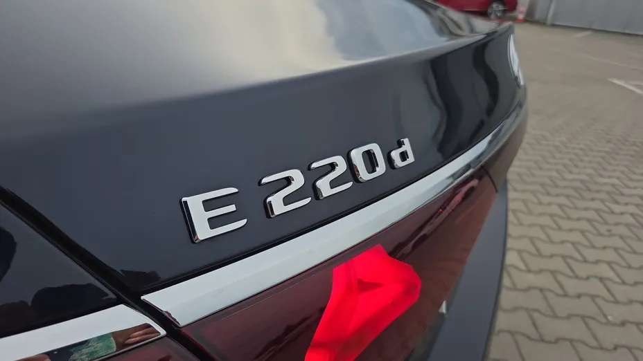 MERCEDES-BENZ E Klasa E 220 d mHEV 4-Matic Avantgarde 9G-Tronic