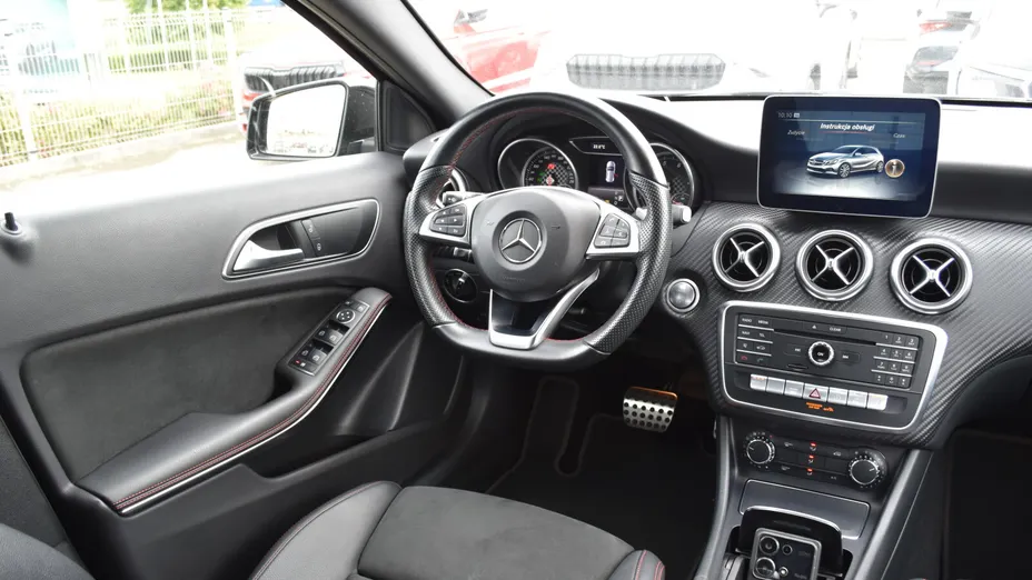 MERCEDES-BENZ A Klasa A 180 7G-DCT AMG Line
