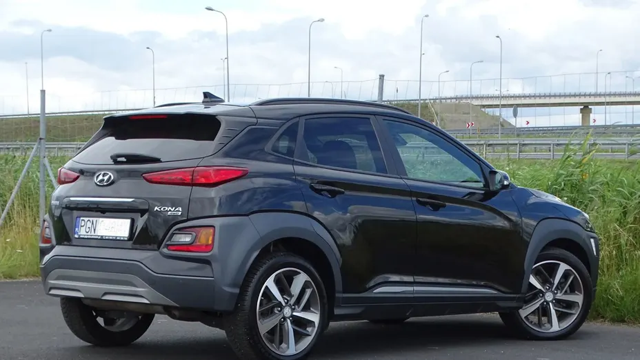HYUNDAI Kona -