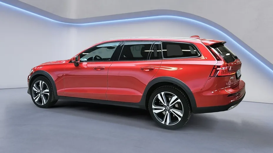 VOLVO V60 V60 CC Plus B5 B AWD aut