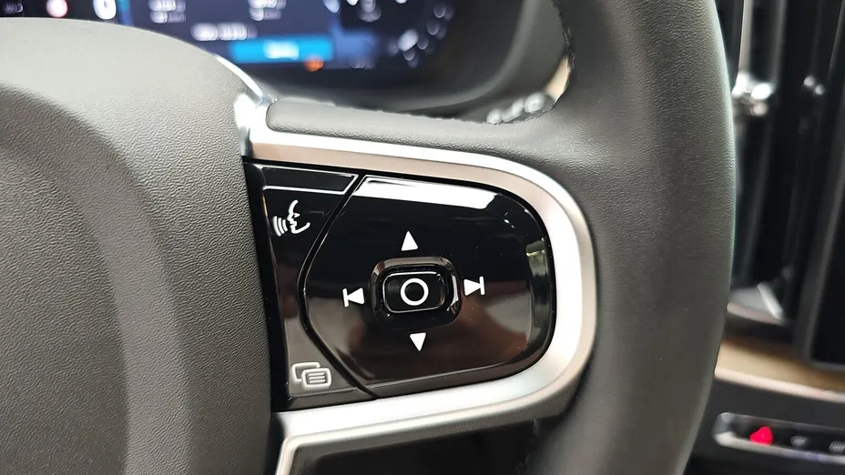 VOLVO XC60 XC60 B5 B AWD Plus Dark aut