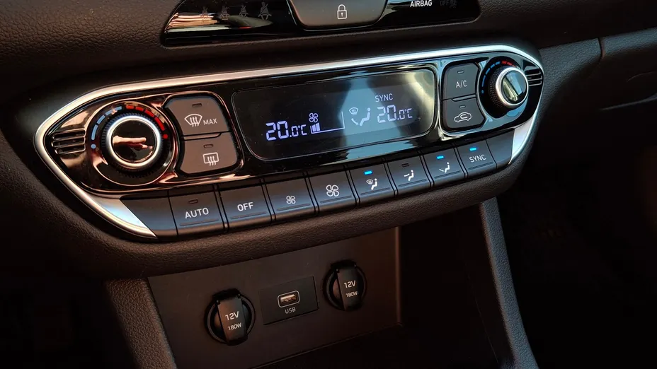 HYUNDAI i30 i30 1.5 T-GDI 48V Smart