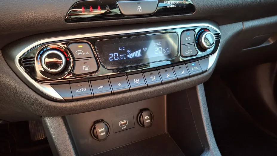 HYUNDAI i30 i30 1.5 T-GDI 48V Smart