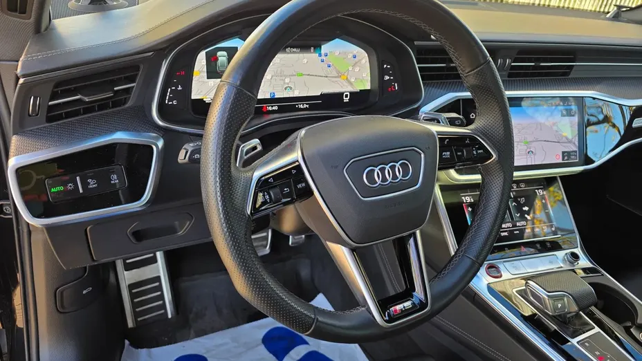 AUDI RS6 -