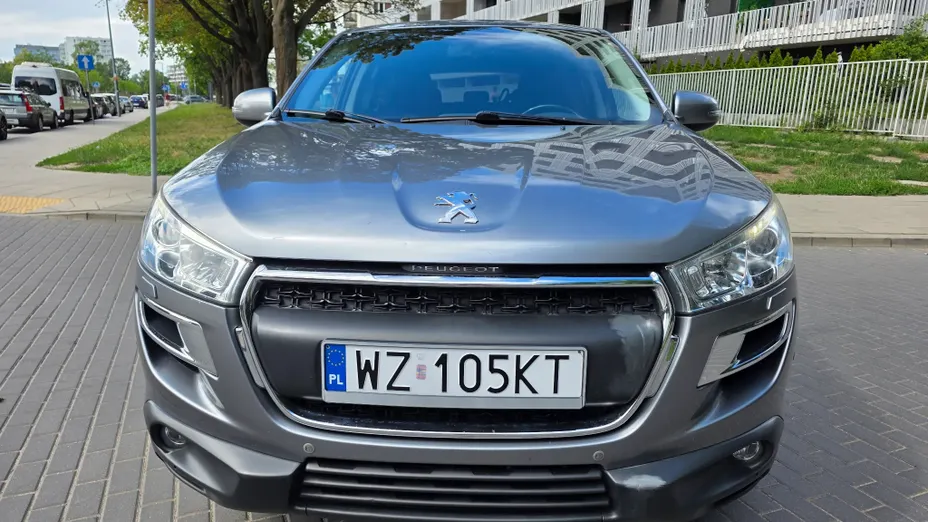 PEUGEOT 4008 -