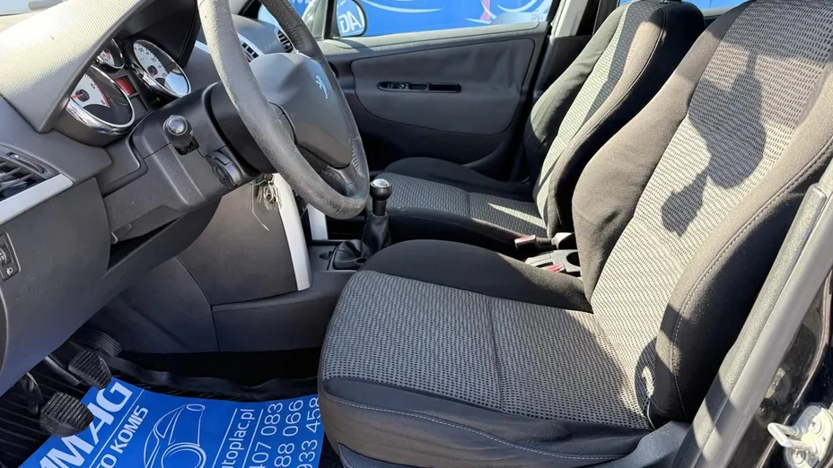 PEUGEOT 207 -
