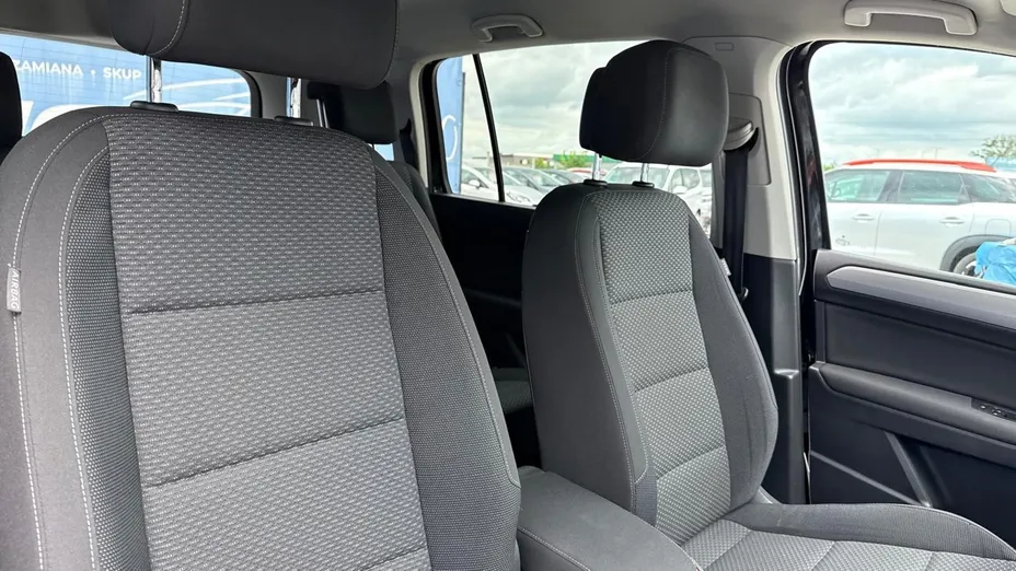 VOLKSWAGEN Touran -