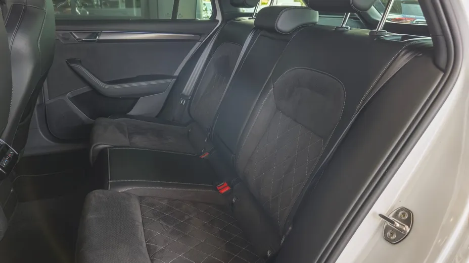 SKODA Superb Superb 2.0 TDI SCR 4x4 Sportline DSG