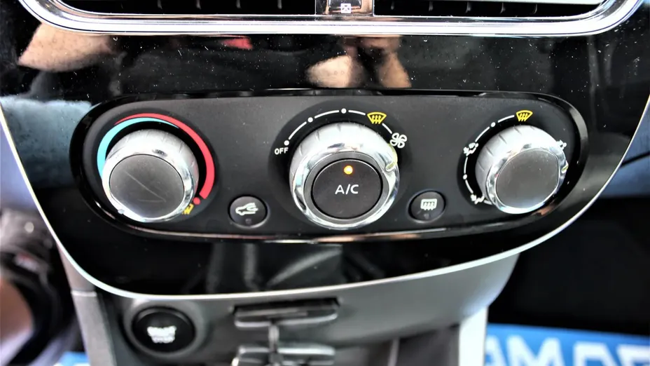 RENAULT Clio -