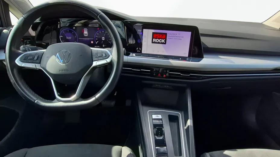 VOLKSWAGEN Golf -