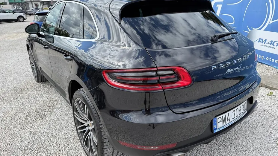 PORSCHE Macan -