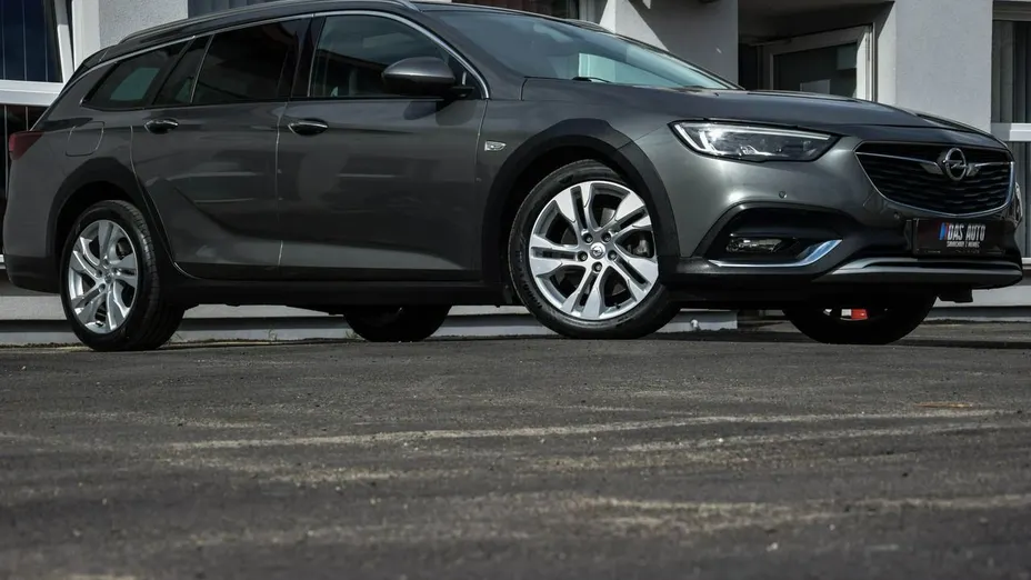 OPEL Insignia -