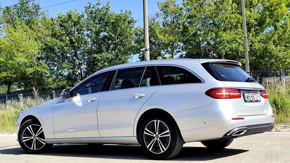 MERCEDES-BENZ E Klasa E 220 d 4-Matic 9G-TRONIC