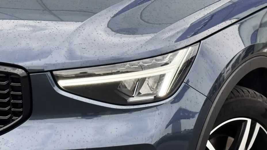 VOLVO XC40 XC40 B3 Plus Dark aut