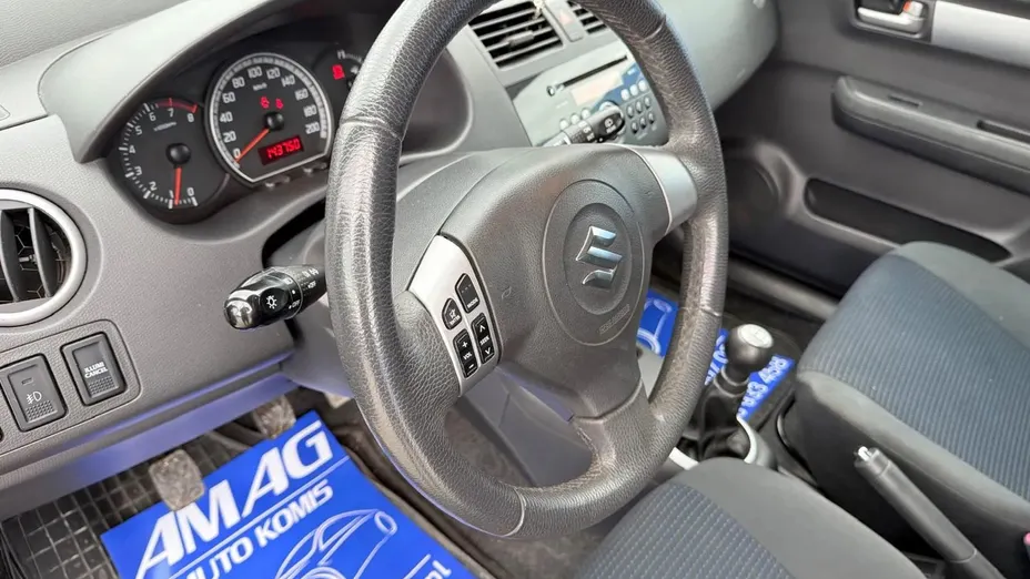 SUZUKI Swift -