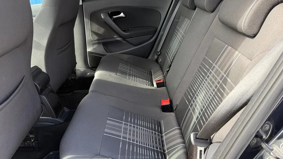 VOLKSWAGEN Polo -