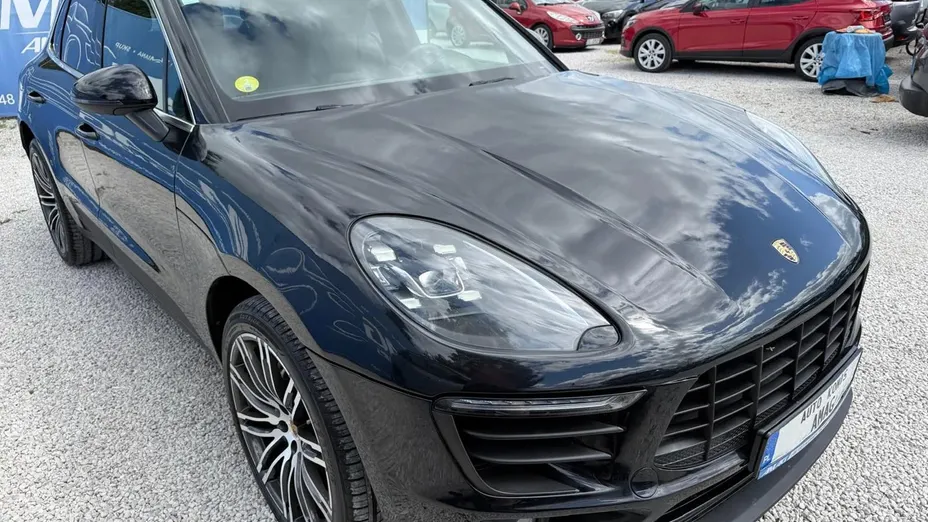 PORSCHE Macan -