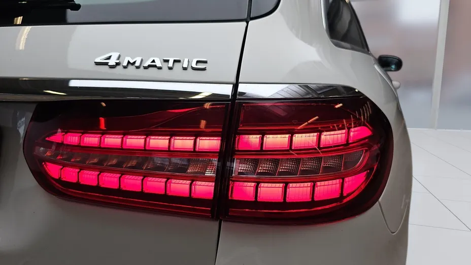 MERCEDES-BENZ E Klasa E 220 d 4-Matic