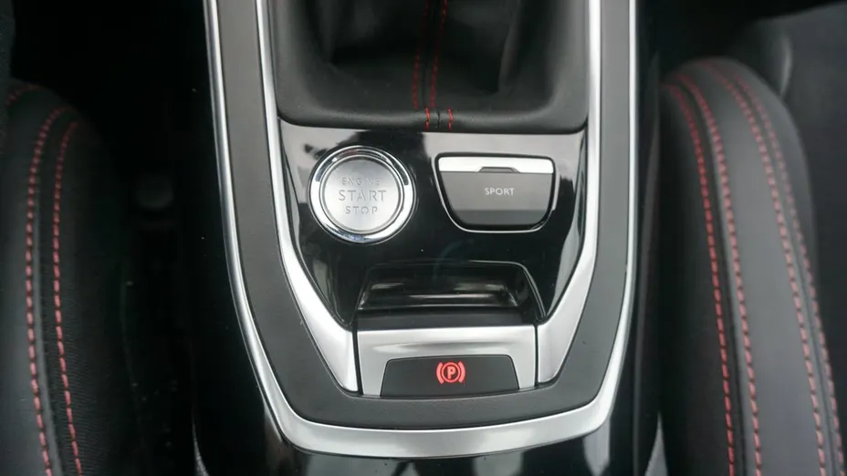 PEUGEOT 308 -