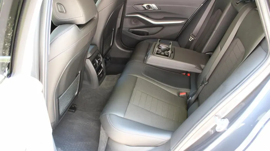 BMW Seria 3 320d xDrive Sport Line aut