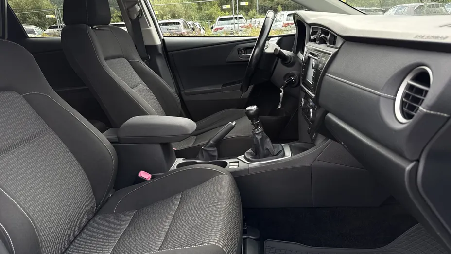 TOYOTA Auris Auris 2.0 D-4D Dynamic