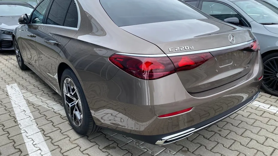 MERCEDES-BENZ E Klasa E 220 d mHEV Avantgarde 9G-Tronic